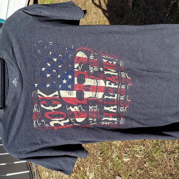 Graphic T-Shirt Rock & Roll Hall of Fame Cleveland Ohio - Picture 2 of 4